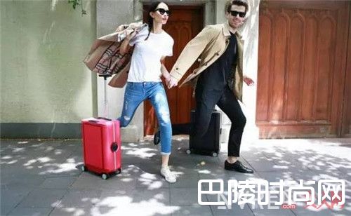 选行李箱的三个重点是什么 选购行李箱时最好选择哪种LouisVuitton 路易威登旅行箱简介LouisVuitton 路易威登旅行箱特点是什么Delsey法国大使行李箱简介RIMOWA 日默瓦行李箱简介RIMOWA 日默瓦行李箱什么特点让明星们都喜欢Adeele FENDI 阿黛勒·芬迪国际著名箱包品牌简介Hermes 爱马仕品牌行李箱简介HideoWakamatsu品牌旅行箱简介