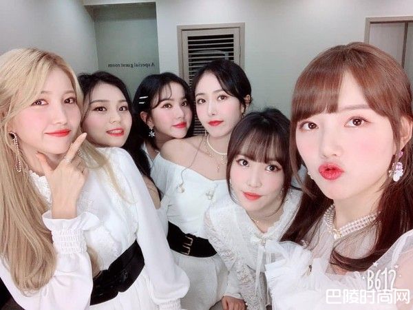 GFRIEND办见面会 暖场音乐却播BLACKPINK粉丝开战骂翻