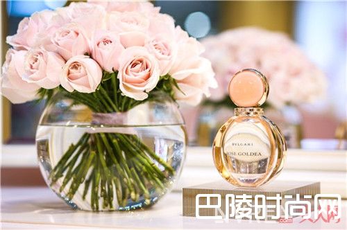 Tatcha山茶花金箔美颜油简介 Lancome 兰蔻大眼精华简介宝格丽 Rose Goldea香水 简介Refa美容仪简介Laura Mercier高光烘培粉饼美妆产品简介Charlotte Tilbury面膜 简介ettusois防晒喷雾简介YSL浓密睫毛膏 美妆简介Eve Lom万能急救面膜简介Eve Lom万能急救面膜对皮肤有什么效果