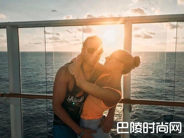 哈利波特奈威闪婚爆婚纱照 娇妻很美才子佳人