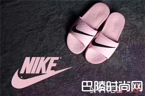 毛毛拖介绍 尖头穆勒拖鞋NIKE粉色女神拖Puma x Fenty 水晶拖鞋ADILETTE三叶草运动拖鞋蝴蝶结x 少女心Fenty Puma x Rihanna蝴蝶结拖鞋Zara蝴蝶结穆勒拖鞋