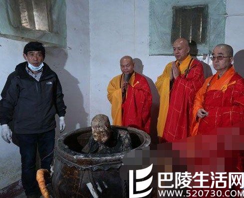 和尚圆寂肉身不腐 往生十几天前不再吃东西喝水不超半汤匙