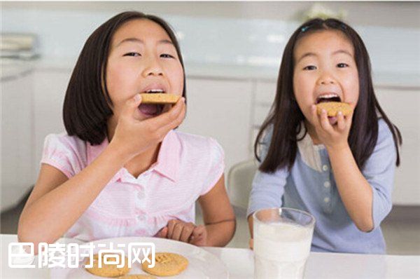 孩子睡懒觉怎么办 孩子爱吃零食怎么办|孩子爱看电视怎么办 怎样让孩子不宅在家里