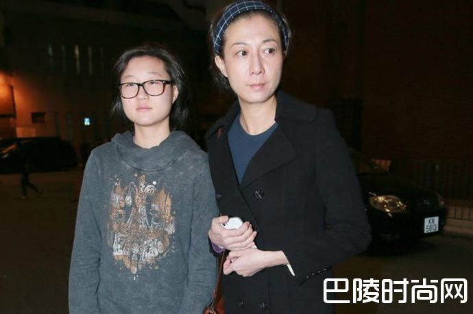 小龙女吴卓林 首谈生父成龙与其是陌路人和妈妈相依为命