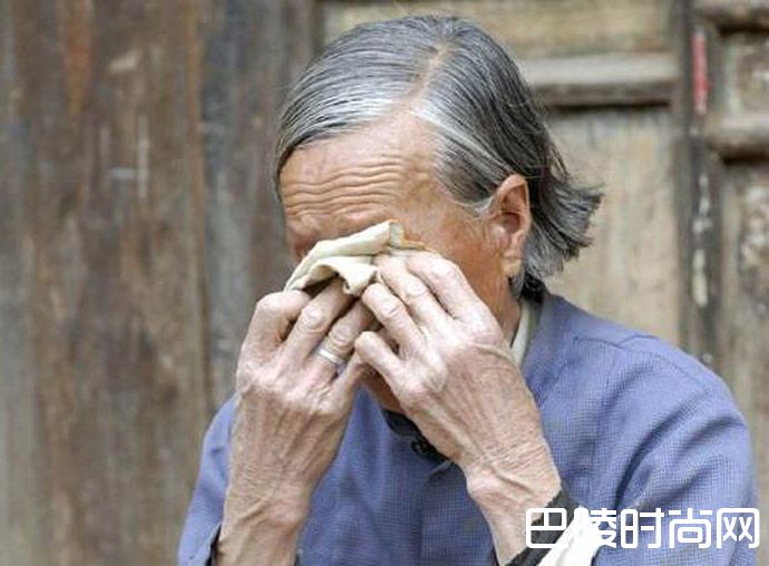 老人遭恐吓被涂毒 骗子专挑老人下手作案手法曝光令人气愤