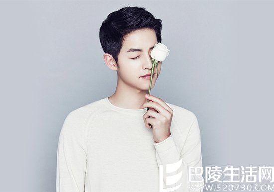 宋仲基被SHINee崔珉豪夸是“脑性男”：聪明且有逻辑