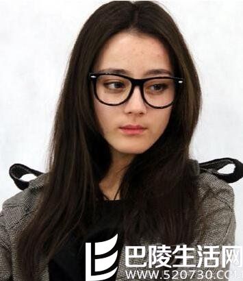 迪丽热巴素颜照曝光 盘点90后女星妆前妆后对比照