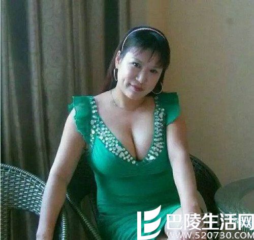 网曝马蓉妈妈花钱雇人法院门口骂王宝强人渣