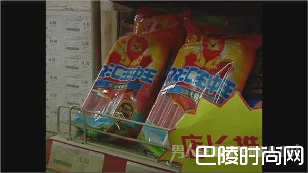 男子偷火腿肠藏裤裆 被抓时叫嚣：我脱光了给你看！