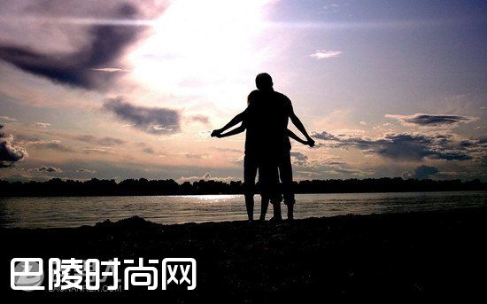 他和你说话的方式 男人喜欢你会和你聊什么|他怎么和你说其它女生 通讯聊天时他会和你说什么