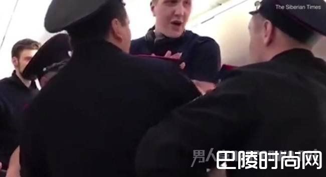 俄罗斯一男子因长腿被赶下飞机 大长腿：怪我咯