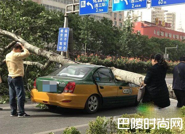 北京大风刮落坠物砸中路人 北京大风天气什么时候结束?