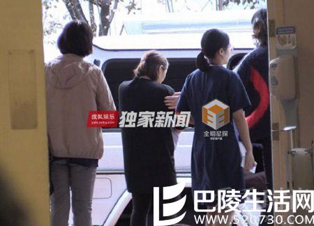 张子萱陈赫抱女医院复诊 保镖护驾警惕心十足