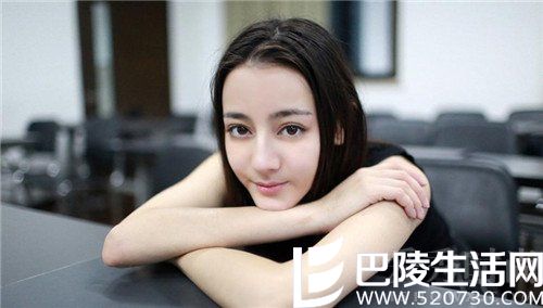 迪丽热巴素颜照曝光 盘点90后女星妆前妆后对比照