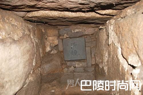 山东一村庄扩建鱼塘施工 忽现2000年前神秘墓穴群