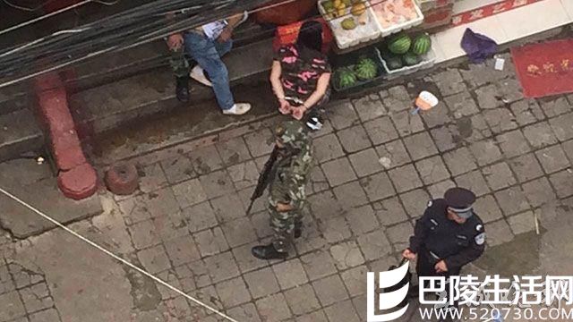 昆明多人持刀枪街头火拼 大批武警出动