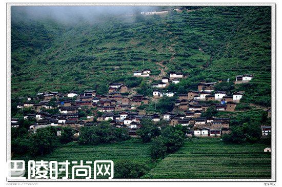 云南宝山石头城 石屏化石村|悬崖上的村庄红德村 甘肃古罗马村