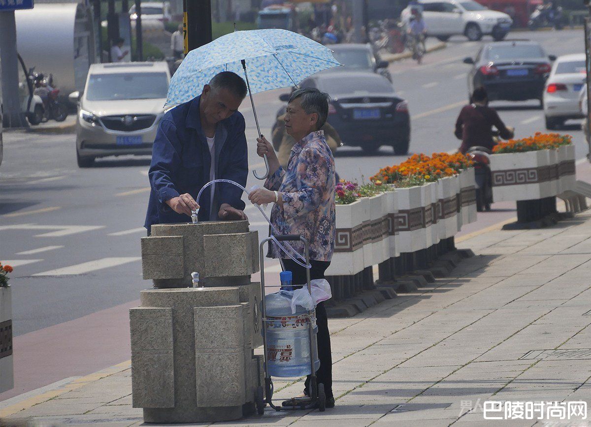 为避免直饮水成市民取水点 济南磨平100处水龙头