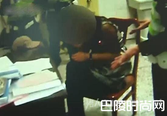 女子为阻罚单撒娇 一言不合就对交警“我爱你嘛”