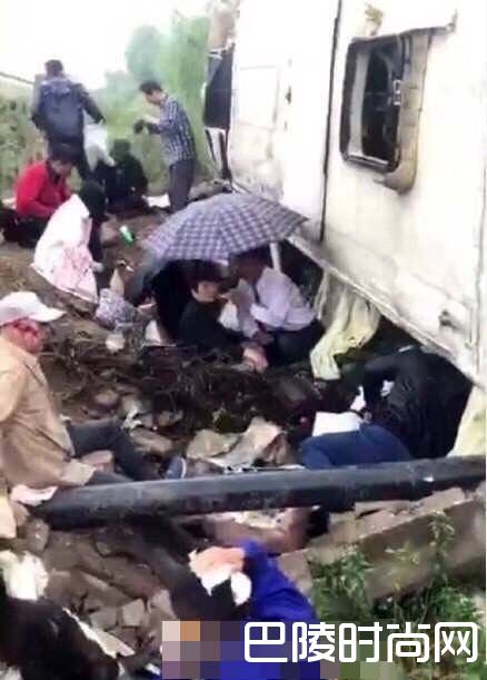 突发！ 山东一客车因雨天路滑侧翻7人死亡多人受伤