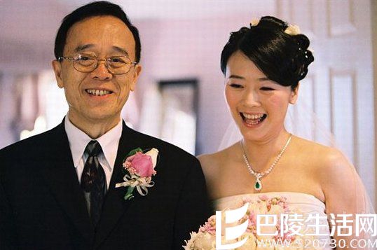 归亚蕾女儿家庭介绍 对两个洋女婿赞不绝口