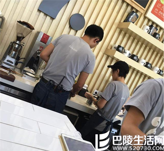 窦靖童不玩音乐咖啡店打工 网友爆料服务态度好