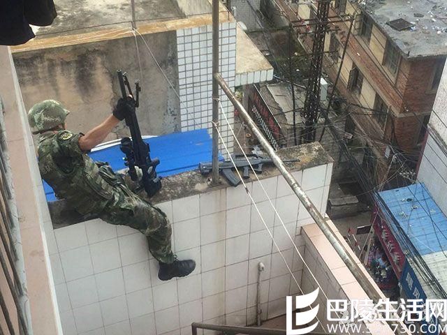 昆明多人持刀枪街头火拼 大批武警出动