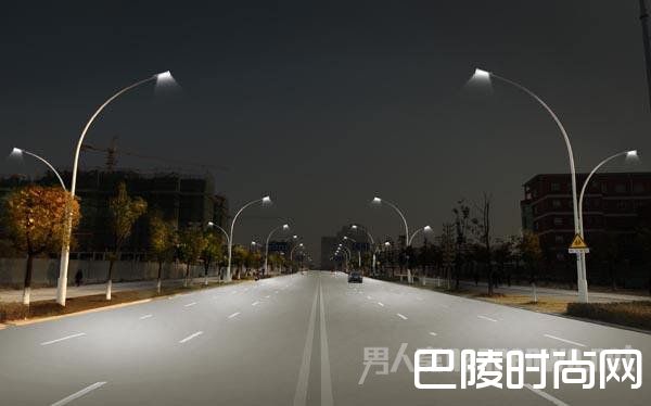 史上最密集的路灯 陕西一道路44根路灯仅2.2米