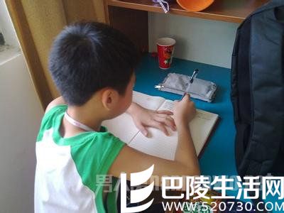 家长改错一道题 老师一顿批：改作业到底是谁的责任