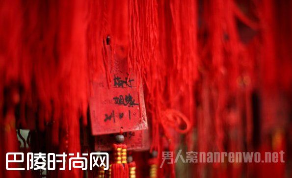 彩票圆姻缘：买5年彩票终获752万大奖 小伙喜迎心上人