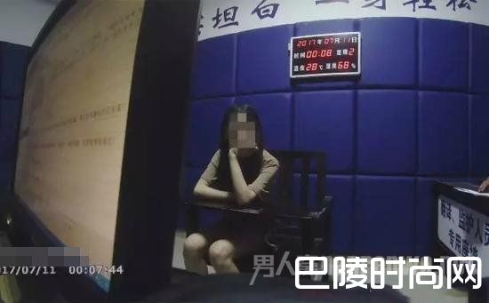 四名女子踩在警车上“尬舞” 警方震怒将其“团灭”