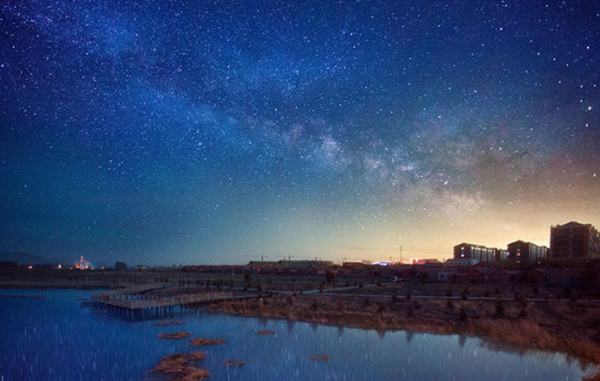 夜晚星星为什么会发光（由内部能量活动所导致的）