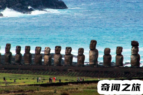 复活节岛的石雕像（岛上面的石像数量高达1000多尊）