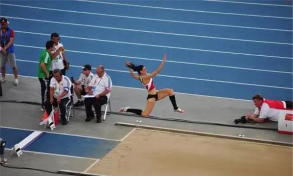 女子跳远世界纪录奇斯佳科娃7.52米