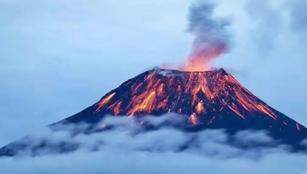 火山在地球中形成的原因