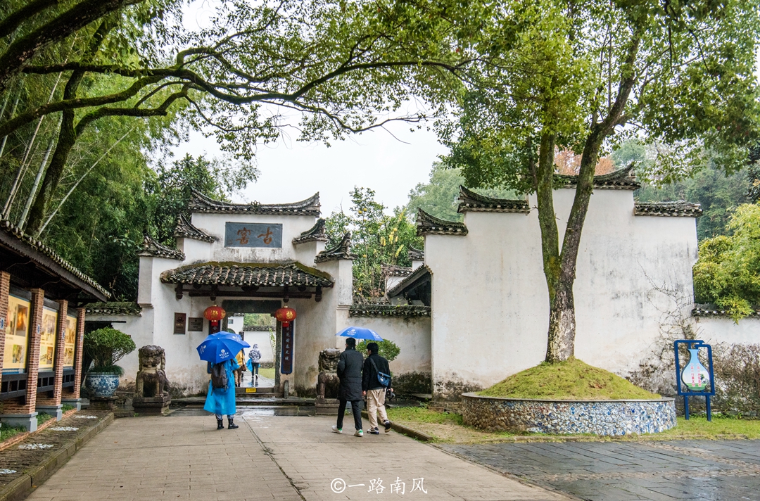 景德镇在江西的哪个位置（景德镇是哪个县的地方）