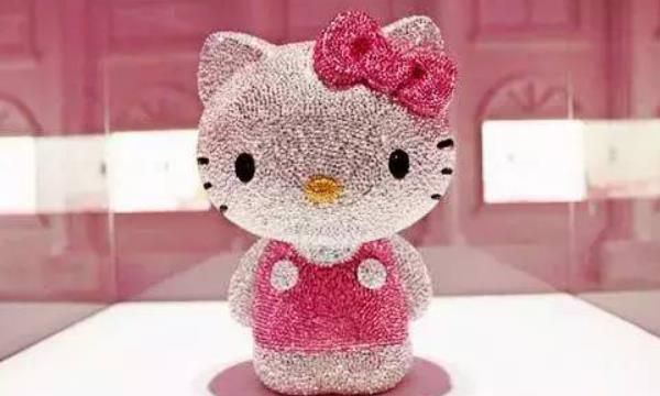 世界上最贵的Hello Kitty娃娃（售价高达16.3万美金也就是折合111万元人民币）