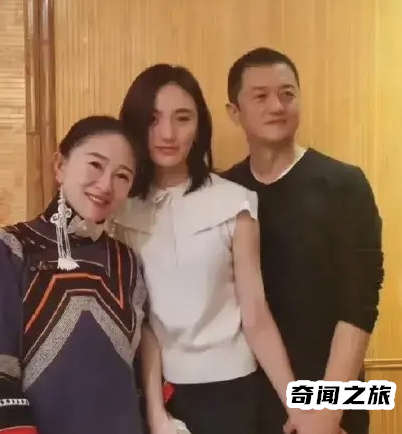 李亚鹏近期真实照片（李亚鹏近况眼袋深重略显老态）