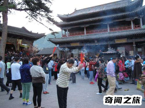 去五台山怎样许愿最灵验（有条件的施主捐上一台戏来还愿）