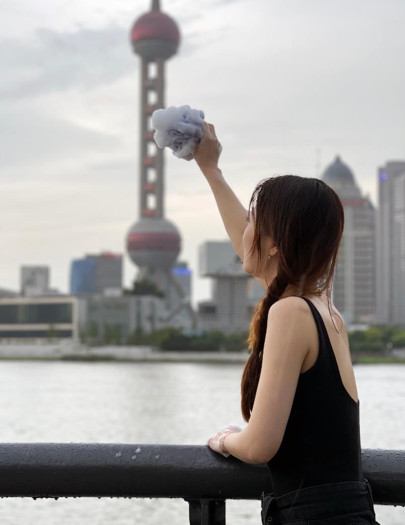 上海暴雨中洗澡（6月29日上海终于骤降大雨）