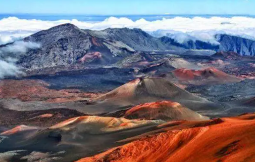 世界上最高的十大活火山在哪里（世界上最高的活火山图片）