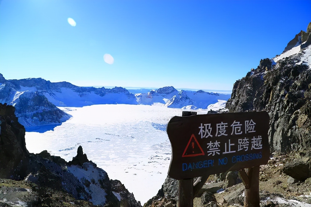 长白山具体在哪个地方（长白山都有什么好玩的地方）