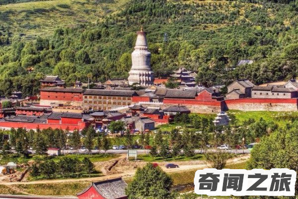 五台山在哪个省位于山西省忻州市(由大山和群峰组成)