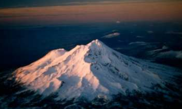 美国最危险的火山圣海伦斯火山喷发火山灰导致黑夜