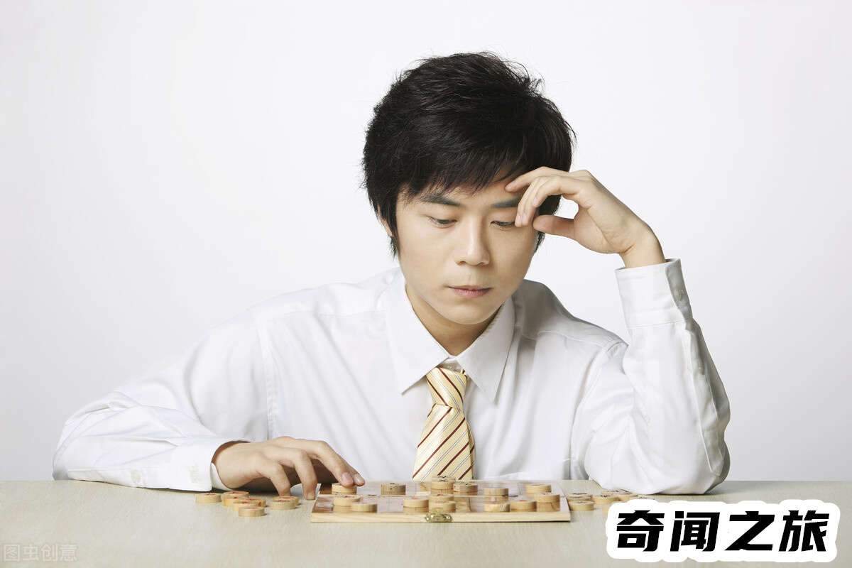 如何下国际象棋（国际象棋入门教学视频基本步法）