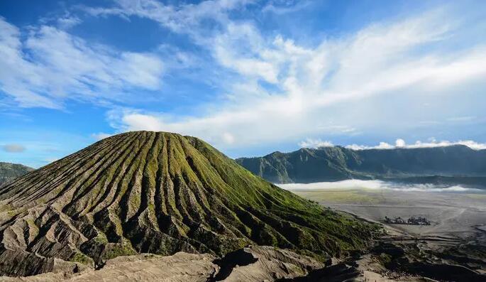 境内火山最多的国家