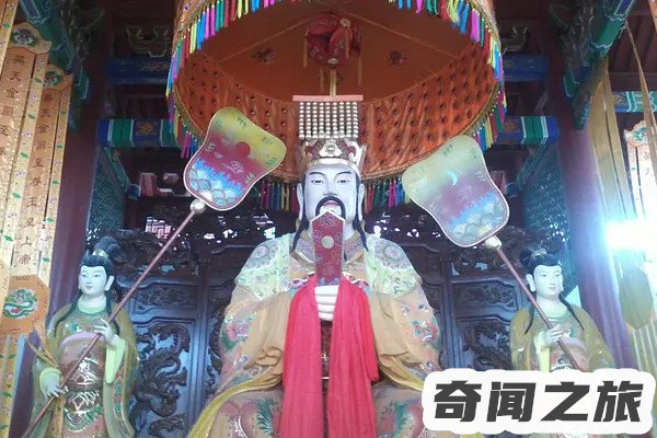 玉皇大帝和如来佛祖谁大玉皇大帝(玉帝为天地神人鬼精魔妖共主)