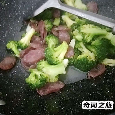 腊肠炒啥菜最好（腊肠配啥菜炒了好吃）