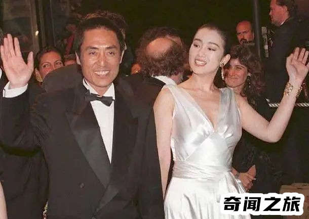 张艺谋一共几个老婆（张艺谋一共2个老婆4个孩子）