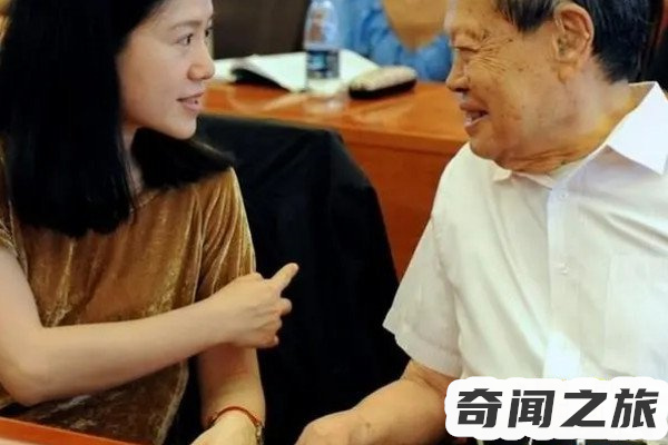 杨振宁和翁帆在一起前什么关系(离婚后与杨振宁相识)